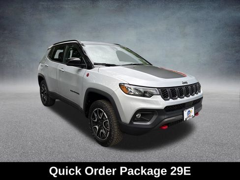 Used 2025 Jeep Compass Trailhawk AWD/4WD image 9