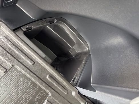 Used 2023 Toyota Highlander LE image 28