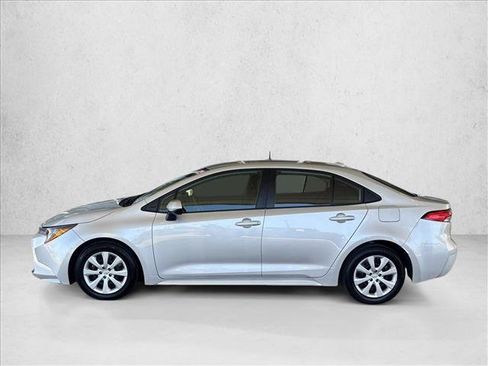Used 2025 Toyota Corolla LE FWD image 2