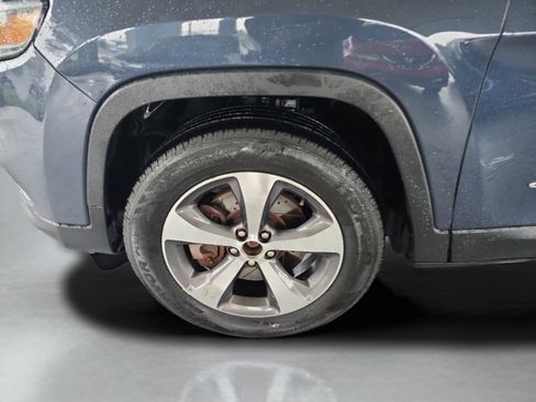 Used 2019 Jeep Cherokee Limited AWD/4WD image 28