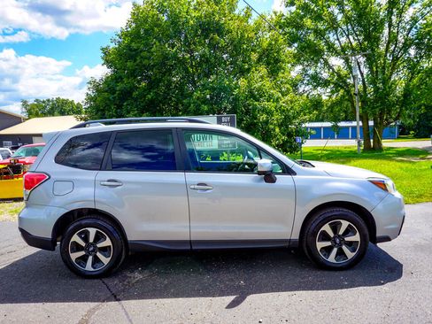 Used 2017 Subaru Forester 2.5i Premium w/ All-Weather Package image 2