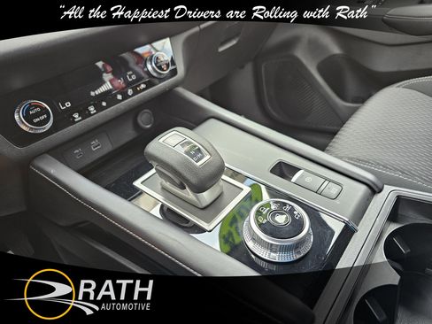 Used 2024 Mitsubishi Outlander ES image 16