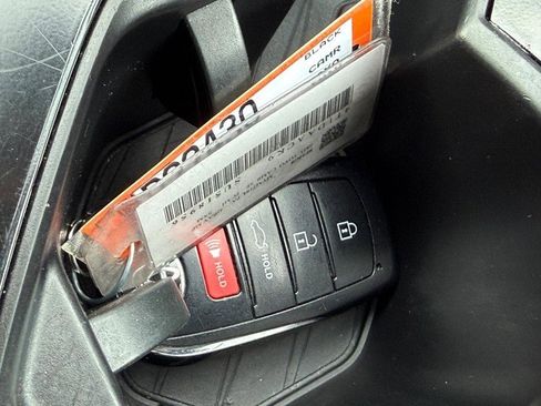 Used 2025 Toyota Camry SE image 29