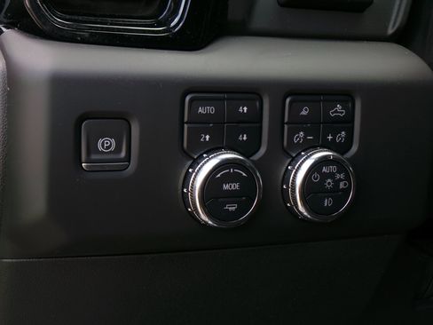 Used 2024 GMC Sierra 2500 AT4 w/ AT4 Premium Plus Package AWD/4WD image 16