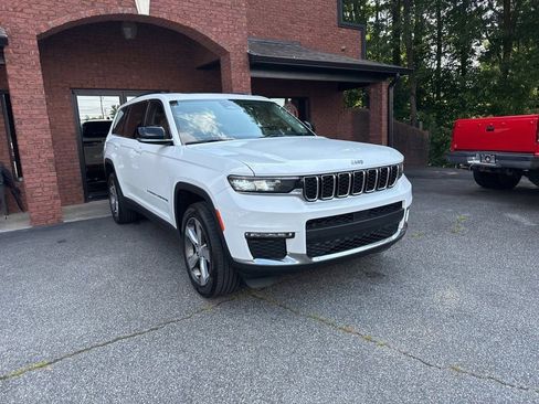 Used 2022 Jeep Grand Cherokee L Limited image 12