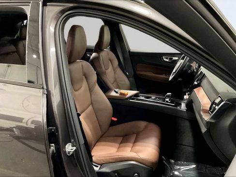 Certified 2024 Volvo XC60 B5 Plus w/ Protection Package Premier AWD/4WD image 10