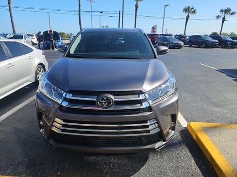 Used 2019 Toyota Highlander Limited image 2