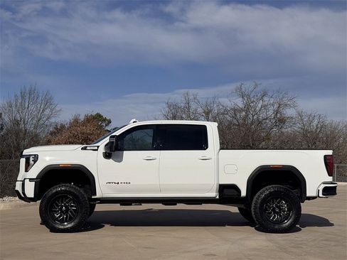 Used 2024 GMC Sierra 2500 AT4 w/ AT4 Premium Plus Package image 3
