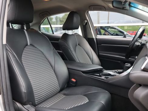 Used 2018 Toyota Camry SE FWD image 34