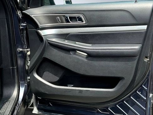 Used 2017 Ford Explorer XLT AWD/4WD image 30