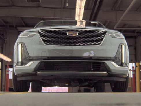 Used 2024 Cadillac XT6 Premium Luxury w/ LPO, Floor Liner Package AWD/4WD image 3