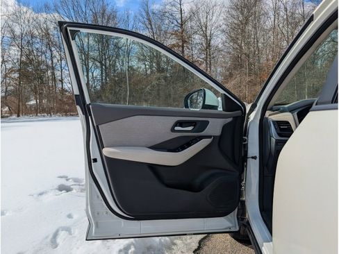 Used 2023 Nissan Rogue SV AWD/4WD image 10