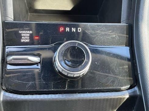 Used 2024 Jeep Grand Cherokee Limited image 21