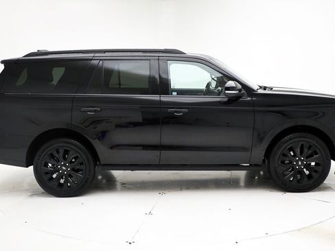 Used 2025 Ford Expedition Platinum w/ Stealth Appearance Package AWD/4WD image 3