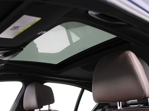 Used 2023 BMW 530e w/ M Sport Package image 35