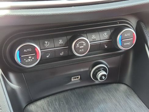 Used 2022 Alfa Romeo Stelvio Sprint RWD image 11