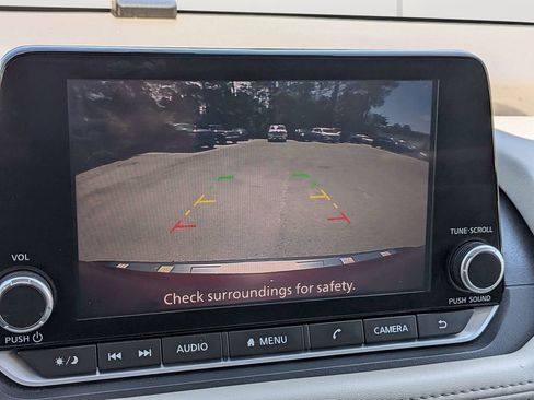 Used 2023 Nissan Rogue SV image 19