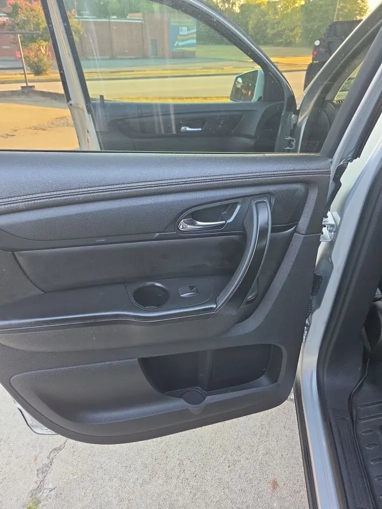 Used 2014 Chevrolet Traverse LT FWD image 21