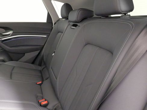 Used 2024 Audi Q8 e-tron Premium Plus w/ Premium Plus Package image 38