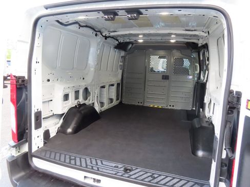 Used 2018 Ford Transit 250 130 Low Roof RWD image 15