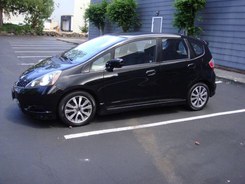 Used 2013 Honda Fit Sport image 1