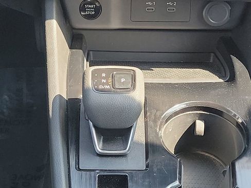 Used 2025 Nissan Rogue S FWD image 19