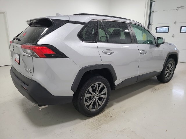 Certified 2022 Toyota RAV4 XLE Premium AWD/4WD image 6