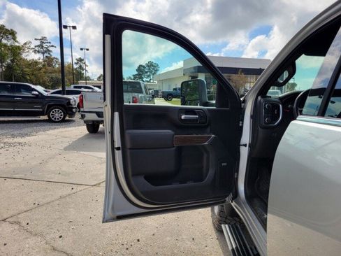 Used 2022 Chevrolet Silverado 2500 High Country w/ Z71 Off-Road Package image 10