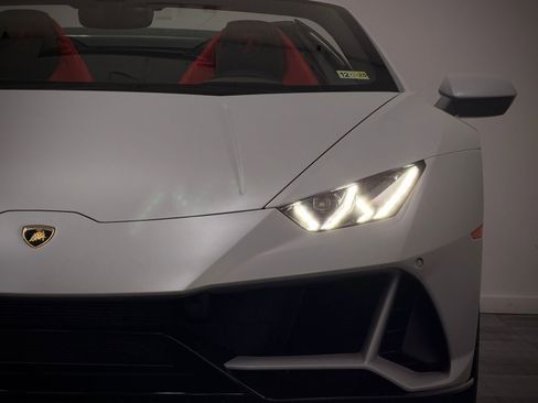 Used 2024 Lamborghini Huracan EVO image 13