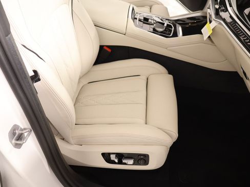 New 2026 BMW X6 xDrive40i w/ Climate Comfort Package image 13