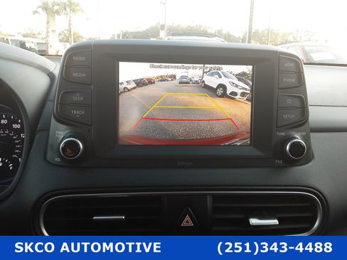 Used 2021 Hyundai Kona SE image 17