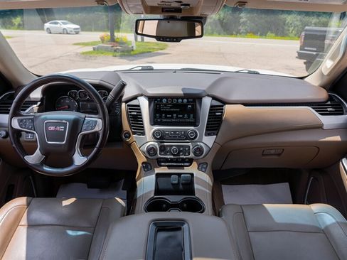Used 2020 GMC Yukon XL SLT w/ Premium Edition AWD/4WD image 30