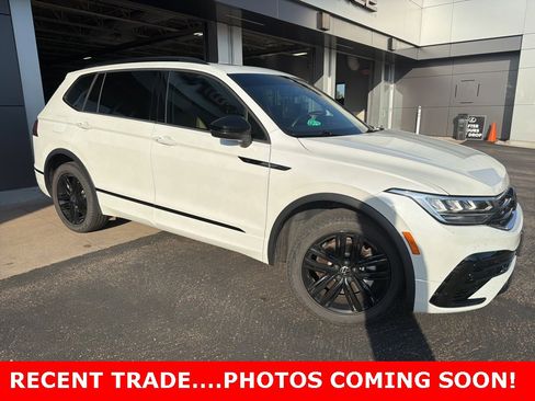 Used 2022 Volkswagen Tiguan SE R-Line image 2
