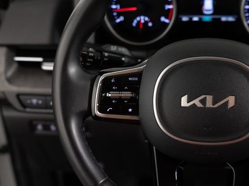 Used 2022 Kia Carnival SX FWD image 35