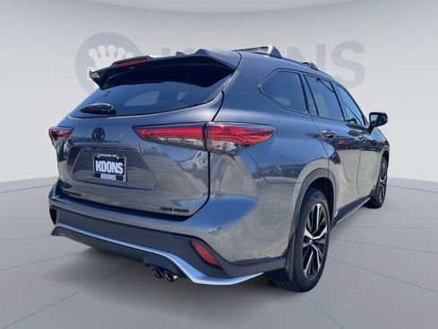 Used 2022 Toyota Highlander XSE AWD/4WD image 7