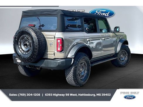 Used 2025 Ford Bronco Outer Banks w/ Sasquatch Package AWD/4WD image 11