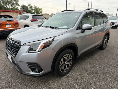 Used 2023 Subaru Forester Premium AWD/4WD image 3