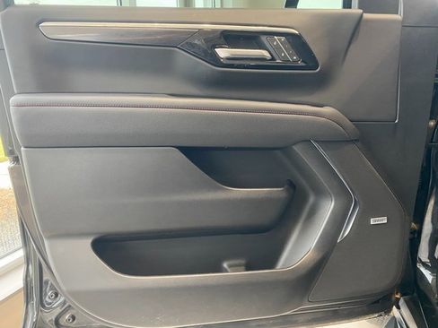 Used 2025 Chevrolet Suburban RST w/ Comfort Package image 8