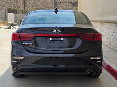 Used 2021 Kia Forte LXS FWD image 4