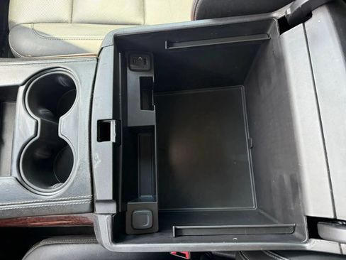 Used 2019 GMC Yukon XL SLT AWD/4WD image 32