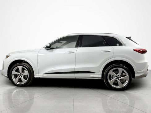 Used 2025 Audi Q5 Premium Plus w/ Premium Plus image 2