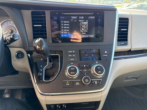 Used 2015 Toyota Sienna XLE AWD/4WD image 17