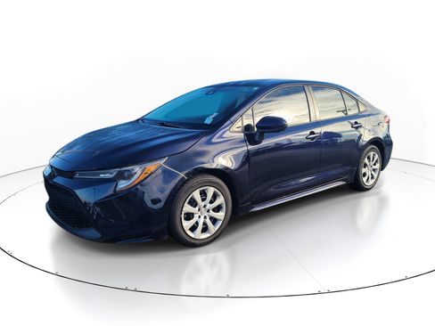 Certified 2022 Toyota Corolla LE FWD image 3