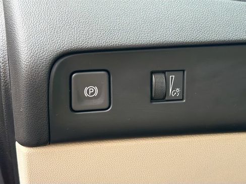 Used 2023 Buick Enclave Essence FWD image 10