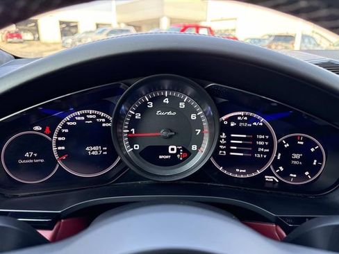 Used 2021 Porsche Cayenne Turbo image 28