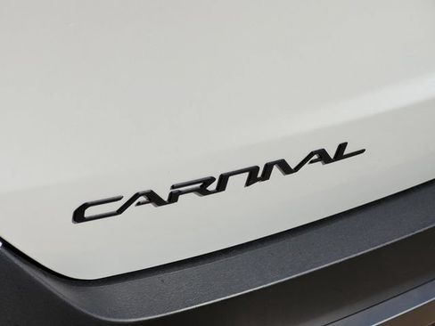 New 2027 Kia Carnival SX w/ Dark Edition Package FWD image 6