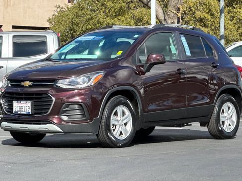 Certified 2022 Chevrolet Trax LT w/ LT Convenience Package image 7