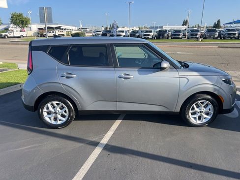Used 2025 Kia Soul LX w/ LX Technology Package FWD image 13