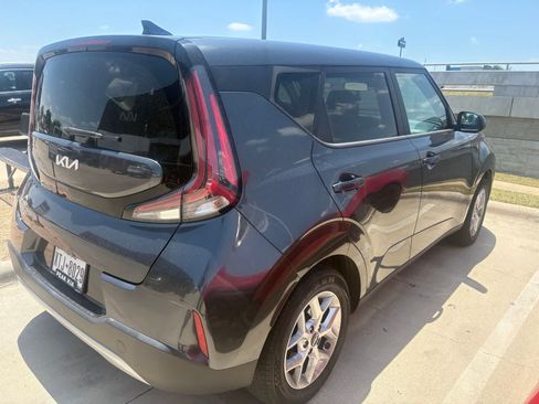 Used 2023 Kia Soul LX w/ Option Group 015 FWD image 7