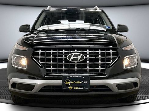 Used 2023 Hyundai Venue SEL FWD image 2